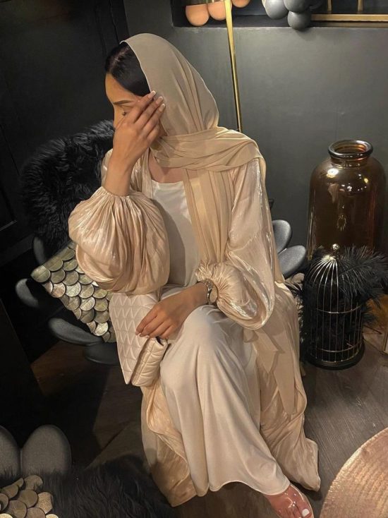 Shiny Soft Muslim Abaya With Belt